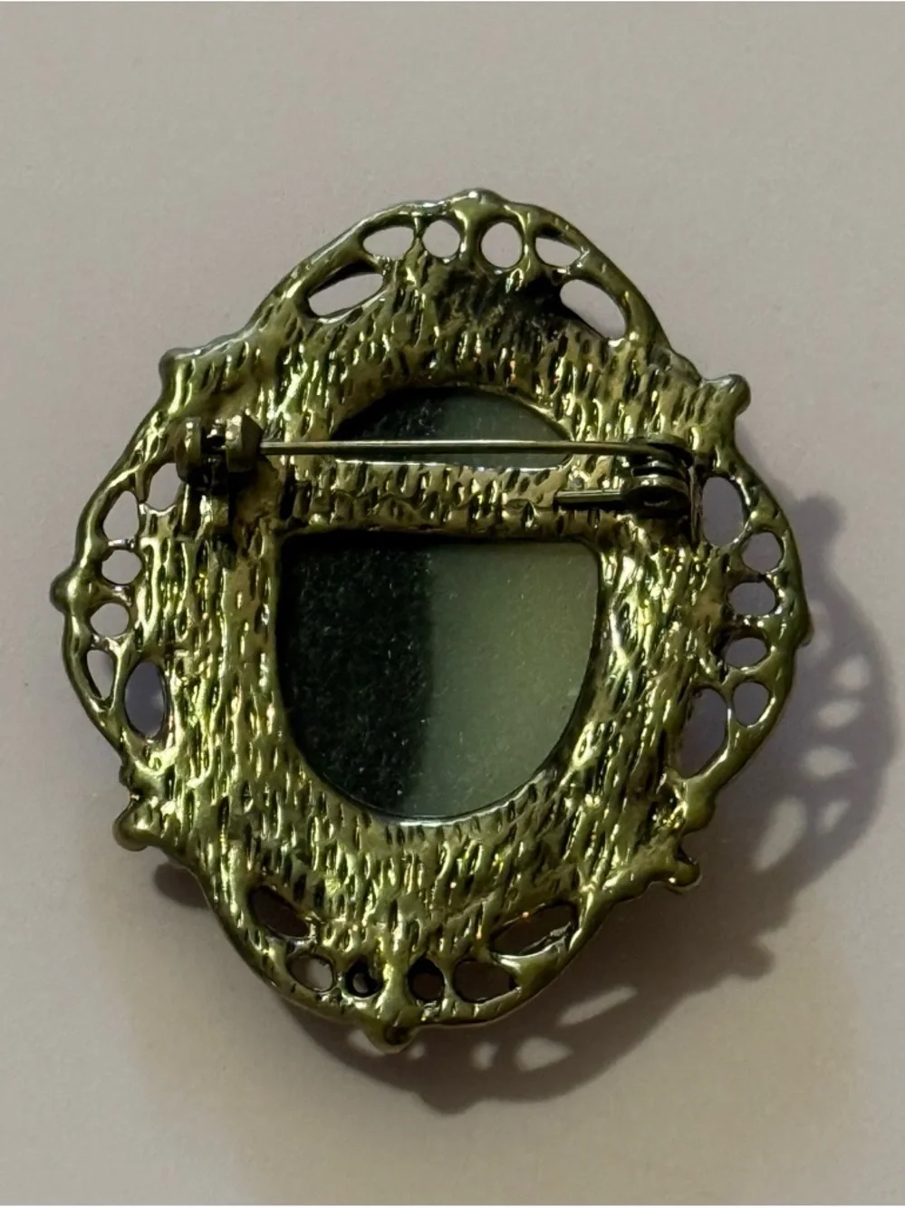 Vintage Style Black and Cream Cameo Brooch Pendant - Picture 2 of 2